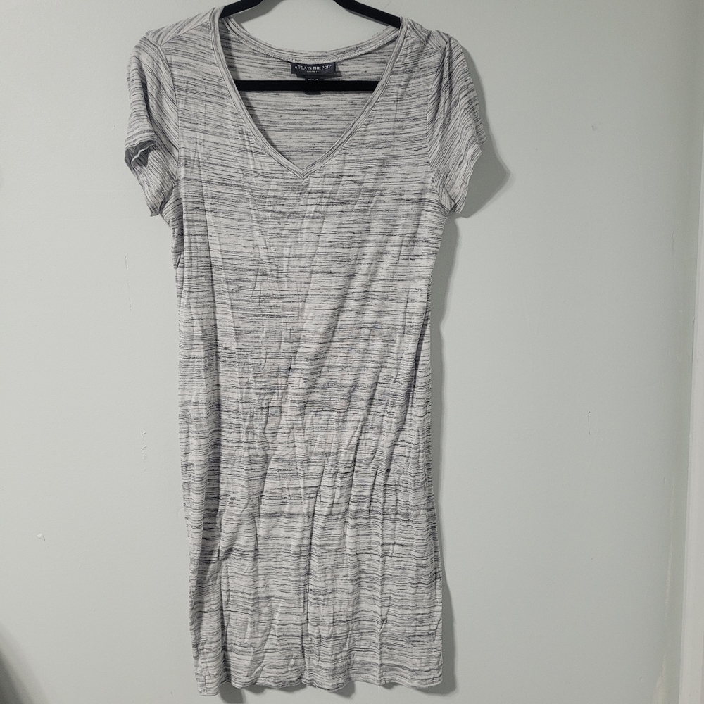 A Pea in the Pod Maternity Gray V Neck T Shirt‎ Dress Medium Casual
